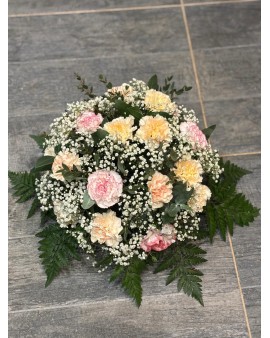Coussin de fleurs : Douceur et recueillement
